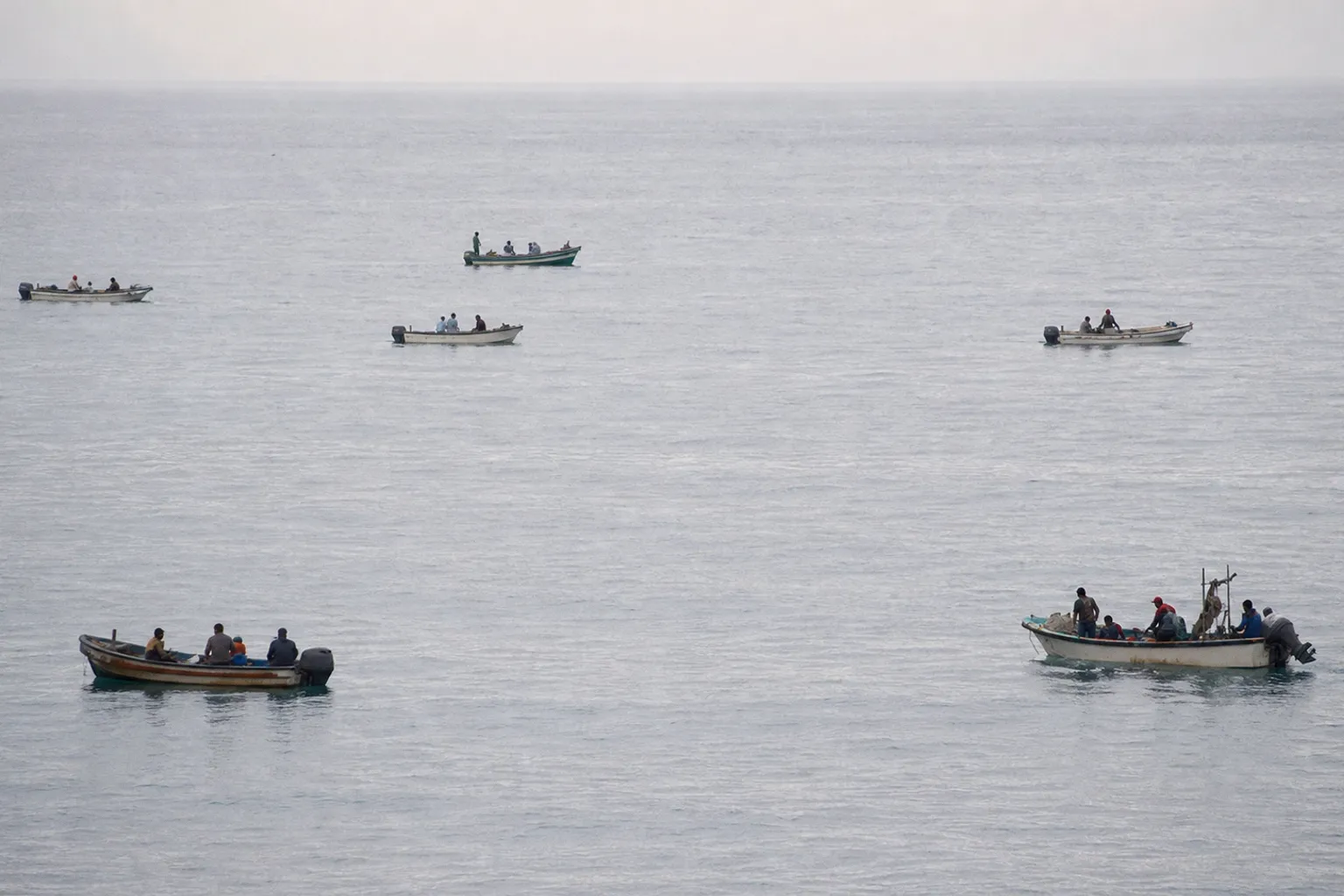 Oil prices rise as US, Iranian strikes threaten Strait of Hormuz reopening